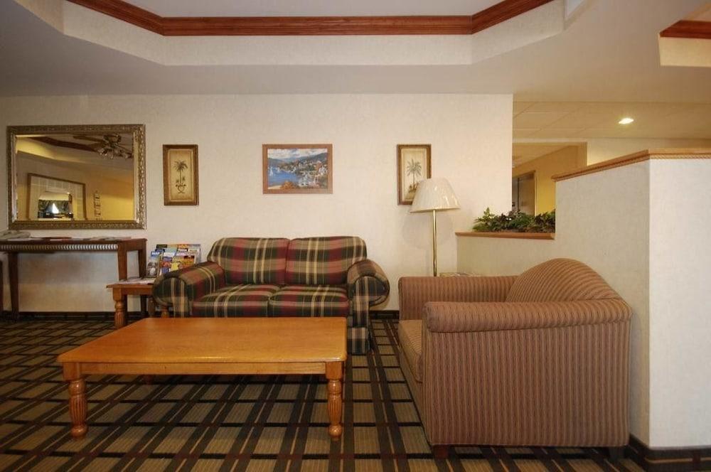 Comfort Suites South Haven Near I-96 Dış mekan fotoğraf