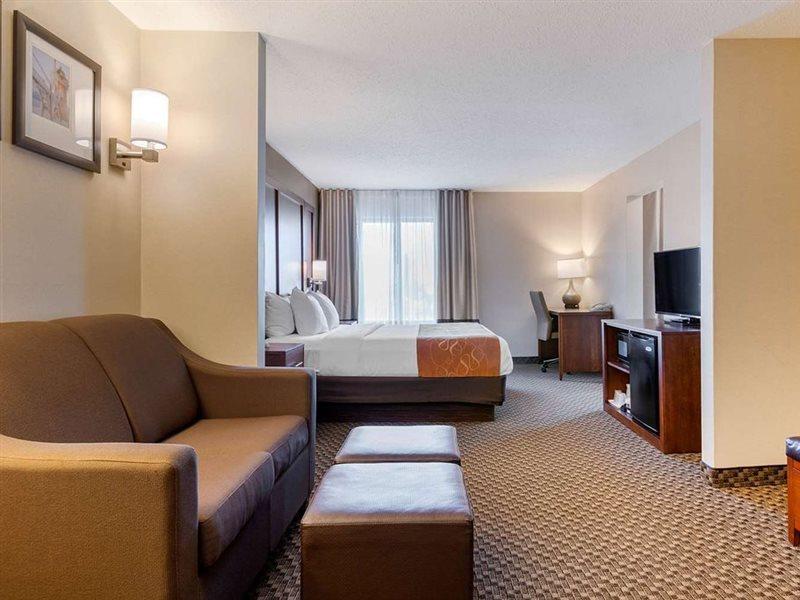 Comfort Suites South Haven Near I-96 Dış mekan fotoğraf