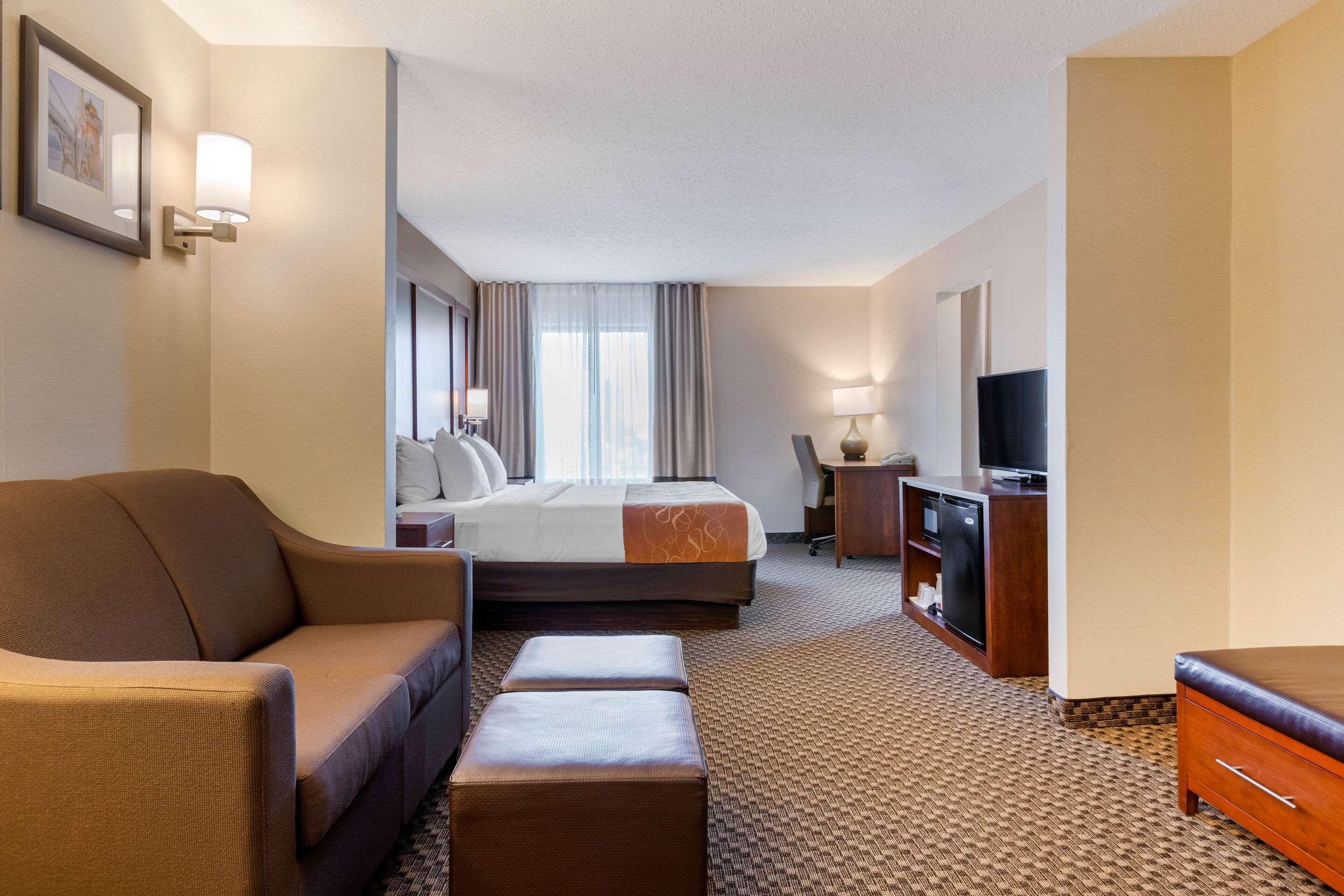 Comfort Suites South Haven Near I-96 Dış mekan fotoğraf