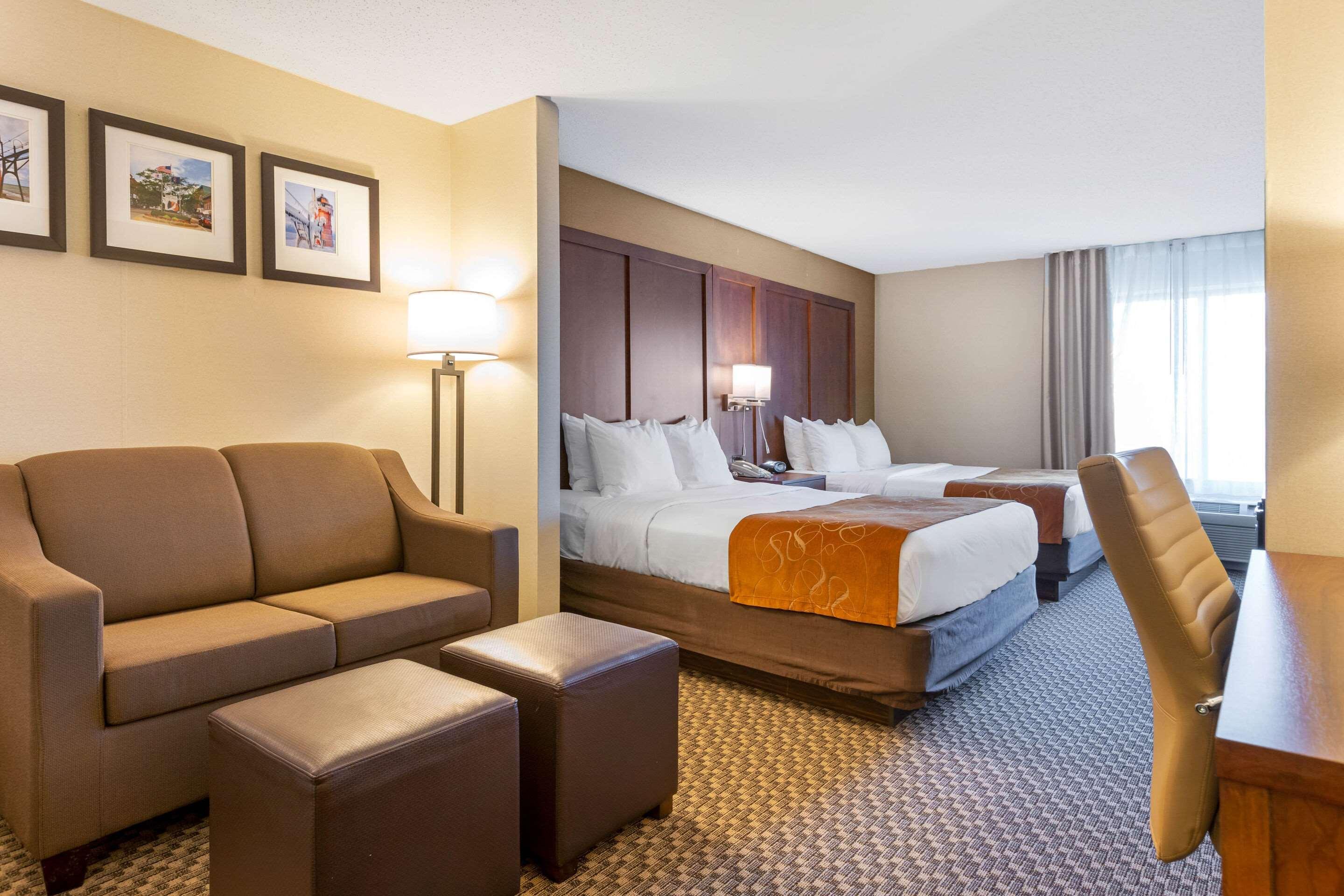Comfort Suites South Haven Near I-96 Dış mekan fotoğraf
