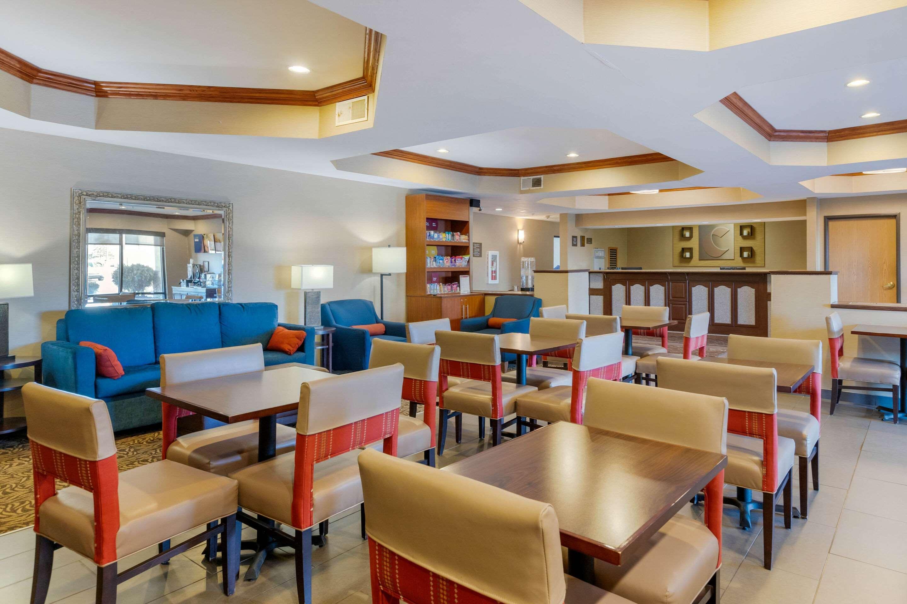 Comfort Suites South Haven Near I-96 Dış mekan fotoğraf