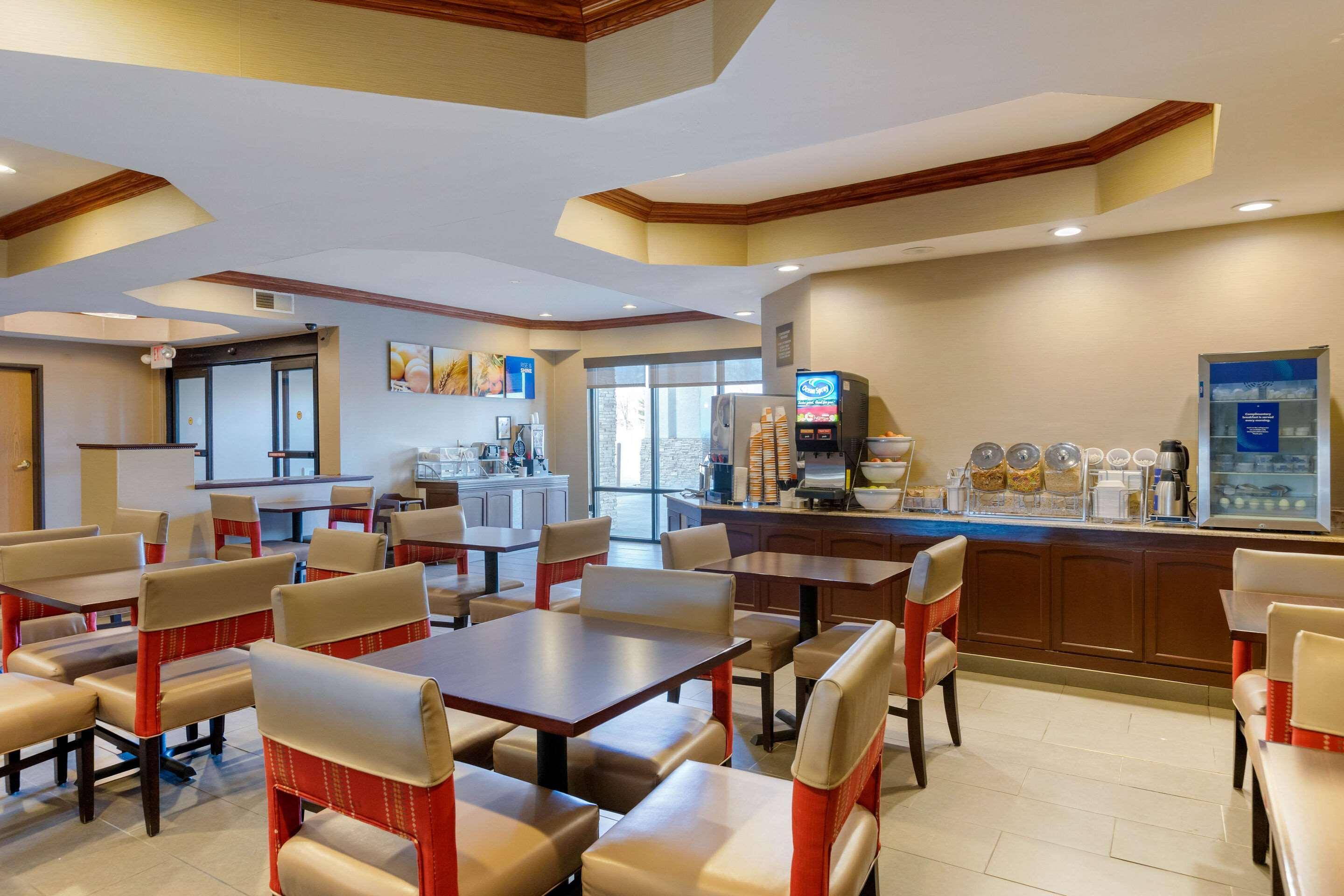 Comfort Suites South Haven Near I-96 Dış mekan fotoğraf