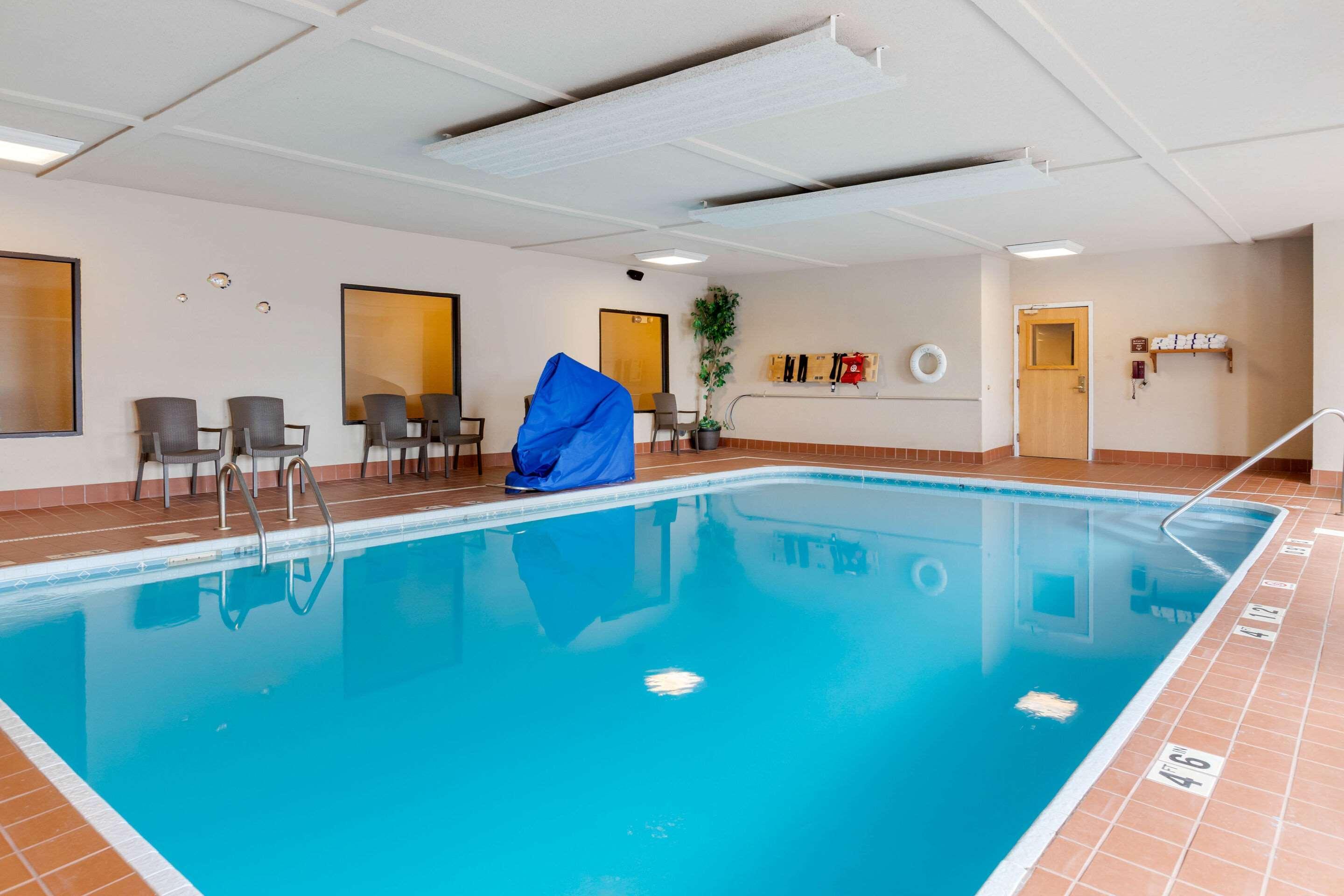 Comfort Suites South Haven Near I-96 Dış mekan fotoğraf