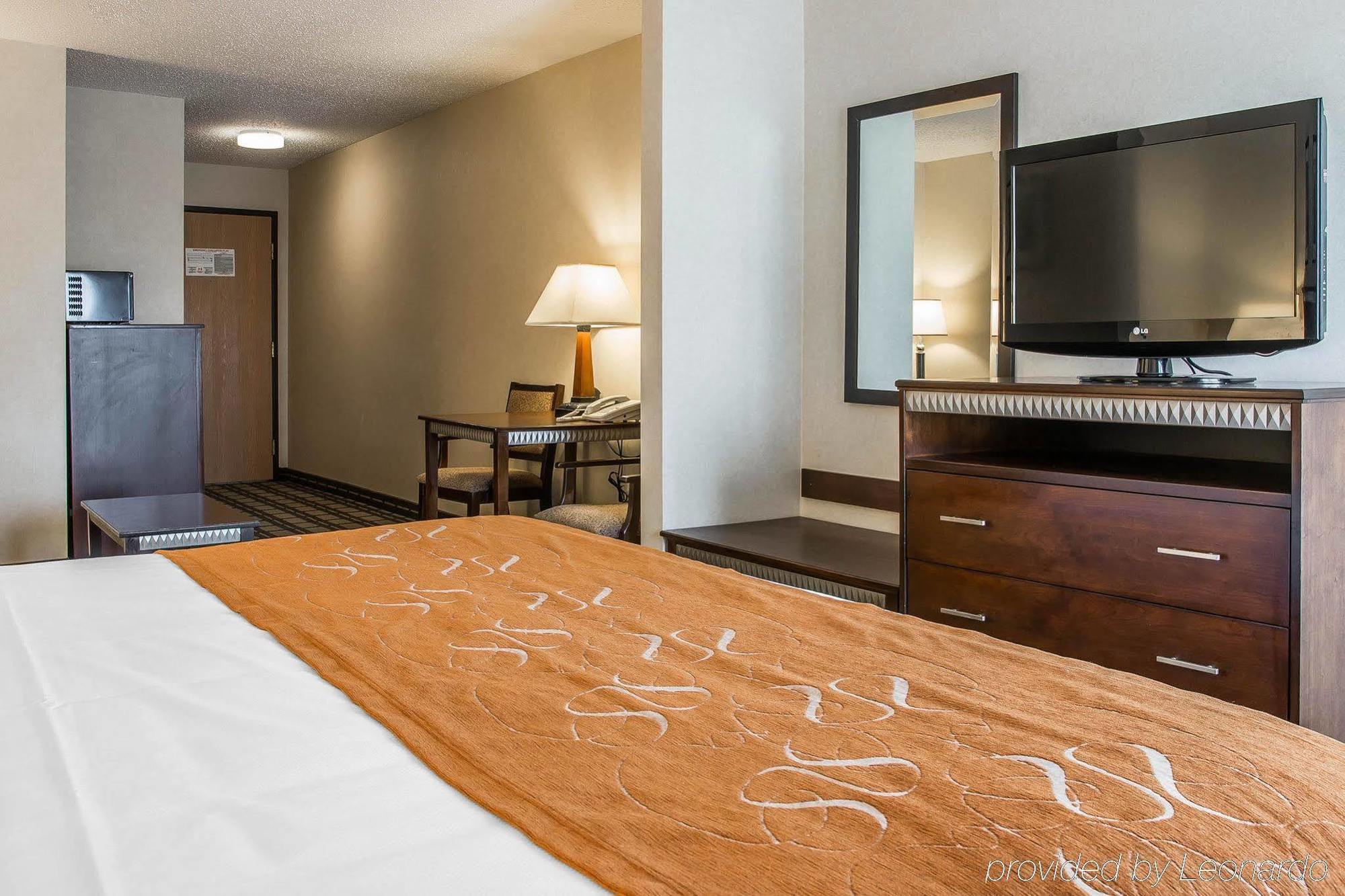 Comfort Suites South Haven Near I-96 Dış mekan fotoğraf