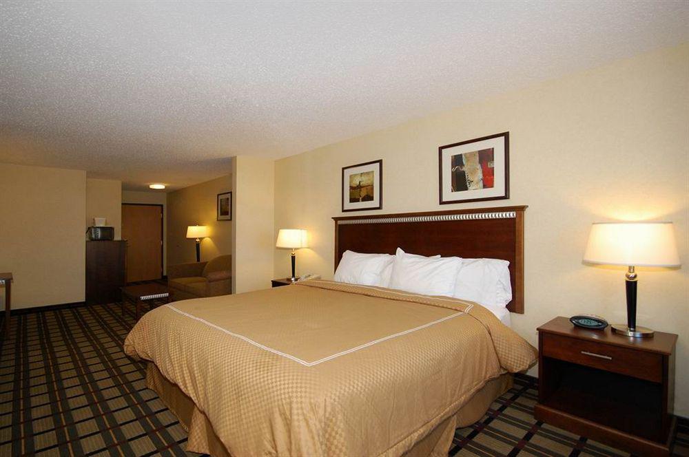Comfort Suites South Haven Near I-96 Dış mekan fotoğraf