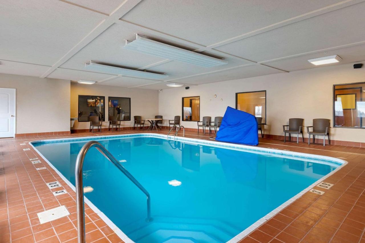Comfort Suites South Haven Near I-96 Dış mekan fotoğraf